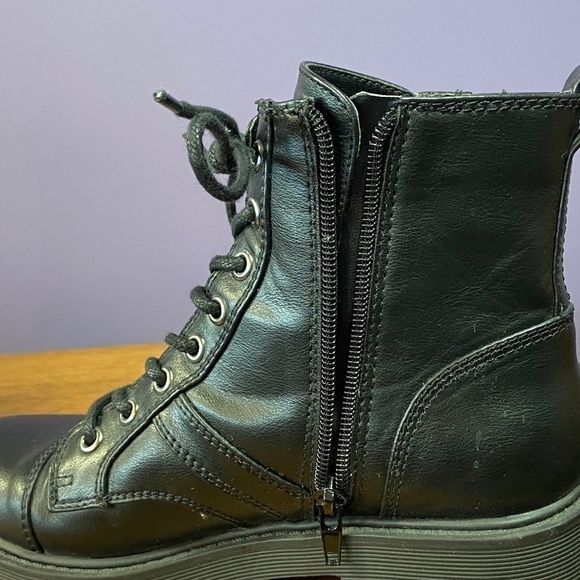 Guess Women's Combat Boots 6M Black Multi Those Logo Lace up Motorcycle Size Zip - Picture 12 of 15